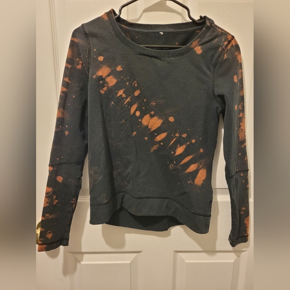 Lulus Sweaters - PTP Is 17"    Lulu's Black and Orange Tie-Dye Crew Neck Sweater